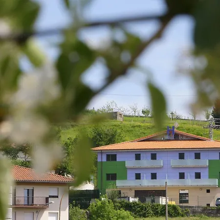 Aginaga Hotela מלון Usúrbil