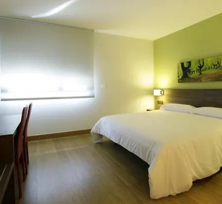 Aginaga Hotela 2* ウスルビル